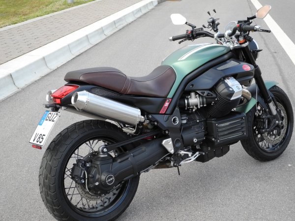 DÄS-Auspuffanlage 2-2 hochgelegt für MOTO GUZZI GRISO